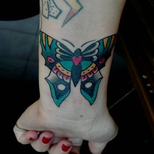 tattoo-farfalla-polso-by-@kina_tattoo