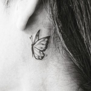tattoo-farfalle-collo-by-@blacktulip.tattoo