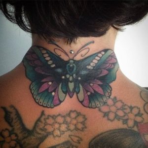 tattoo-farfalle-collo-by-@emi.carlitos