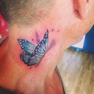 tattoo-farfalle-collo-by-@laperlaneratattooink1