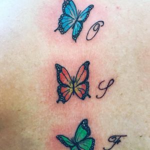 tattoo-farfalle-con-lettere-e-iniziali-by-@_officinatatuaggi