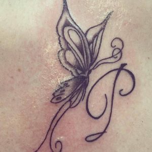 tattoo-farfalle-con-lettere-e-iniziali-by-@_officinatatuaggi_1