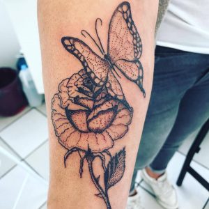tattoo-farfalle-e-fiori-by-@_officinatatuaggi