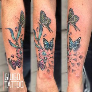 tattoo-farfalle-e-fiori-by-@_thelovelyfamily_bologna