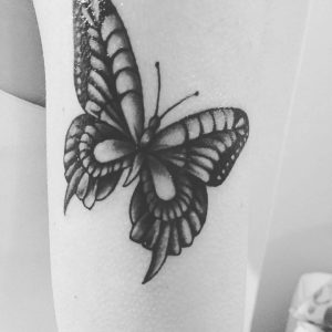tattoo-farfalle-in-bianco-e-nero-by-@a.zam95
