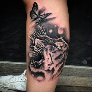 tattoo-farfalle-in-bianco-e-nero-by-@andreabelli.tattoo
