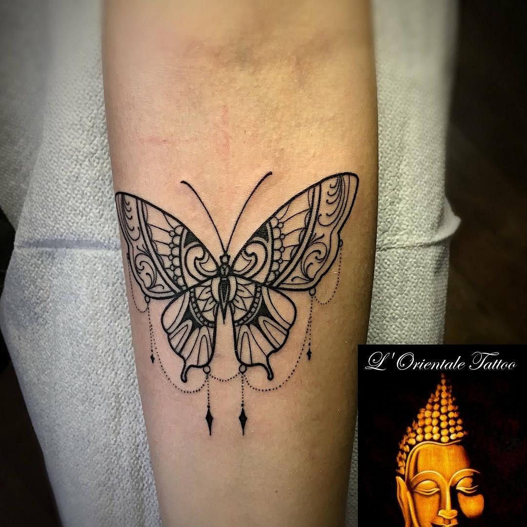 tattoo-farfalle-stilizzate-by-@lorientaletattoocurno