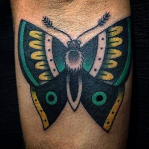tatuaggio-farfalla-old-school-by-@chiaragattusotattoo_1