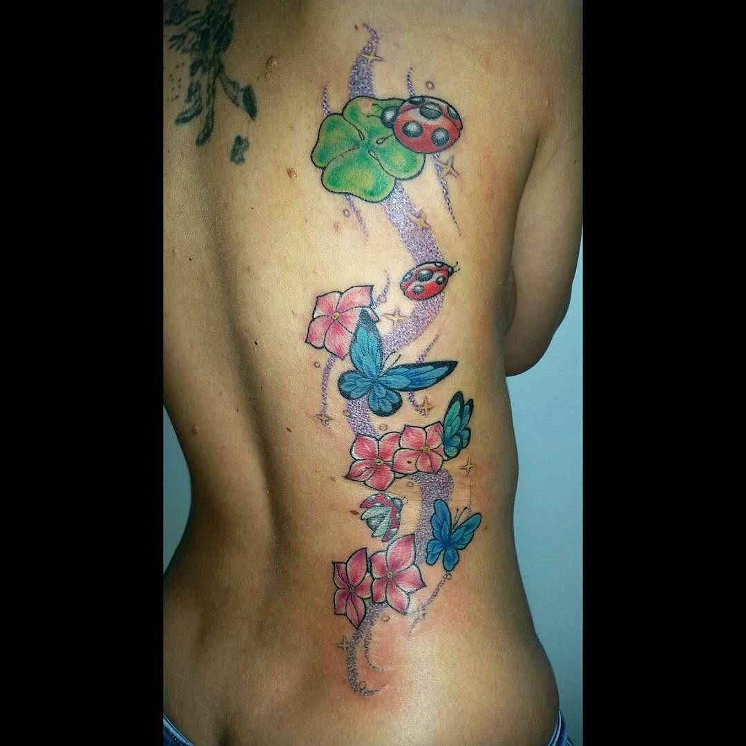 tatuaggio-farfalle-e-fiori-by-@sarah_tattoo