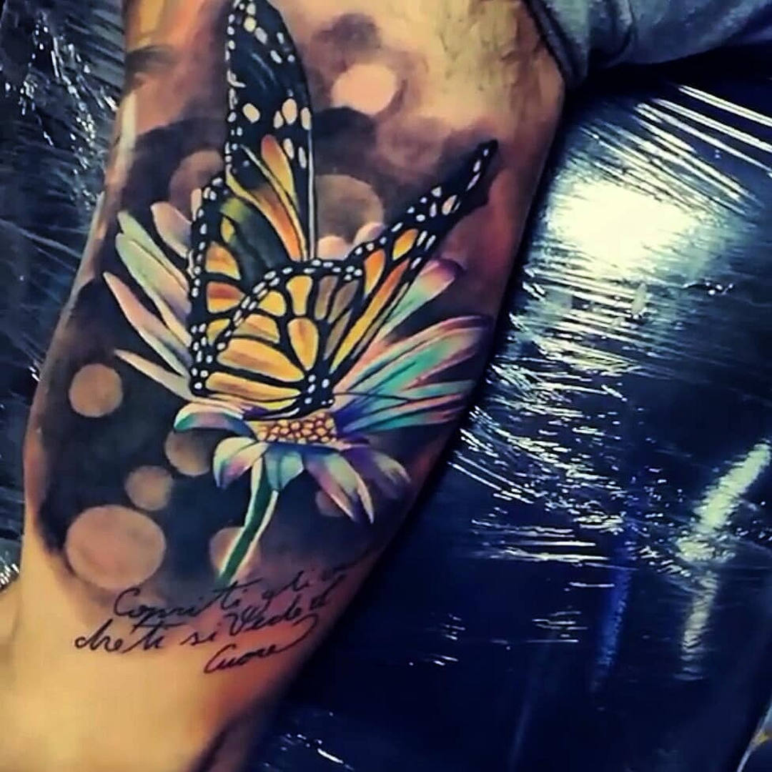 tatuaggio-farfalle-e-fiori-by-@simonenevolo_tattoo