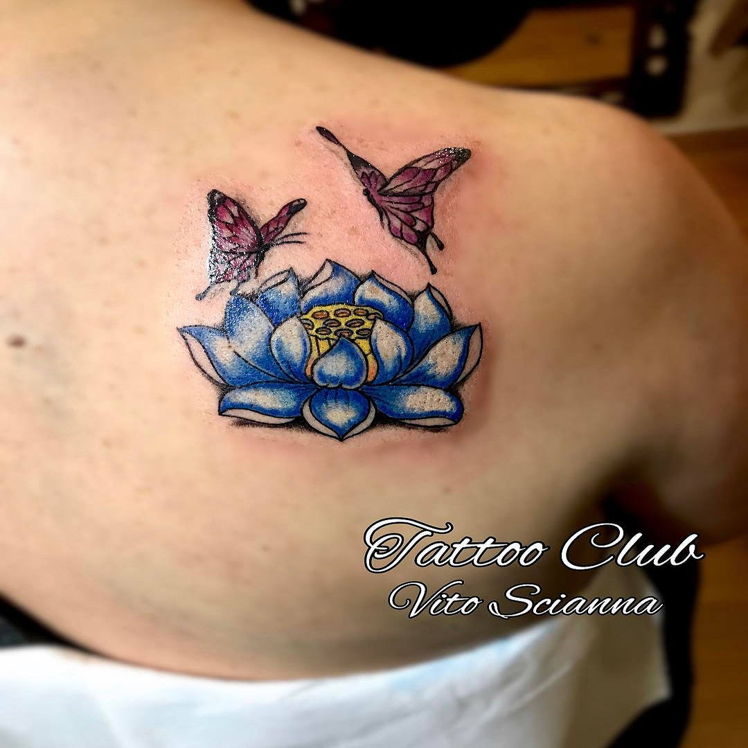 tatuaggio-farfalle-e-fiori-by-@vito.scianna