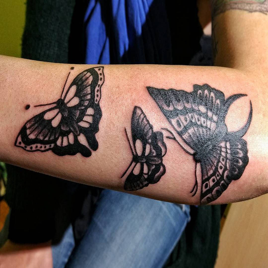 tatuaggio-gruppo-di-farfalle-by-@crazy.fra_.rebel_.ink_