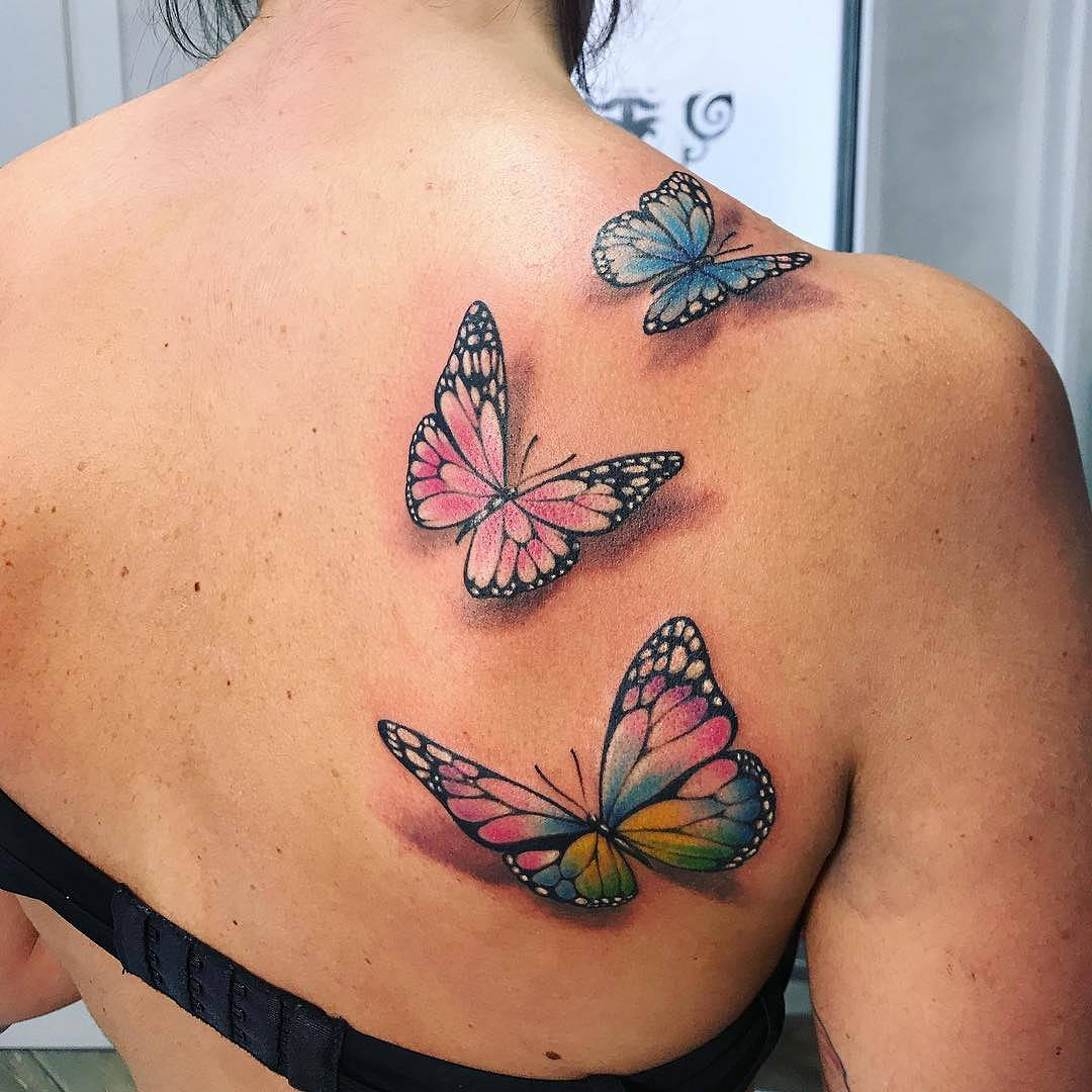 tatuaggio-gruppo-di-farfalle-by-@diegotattoocarrara
