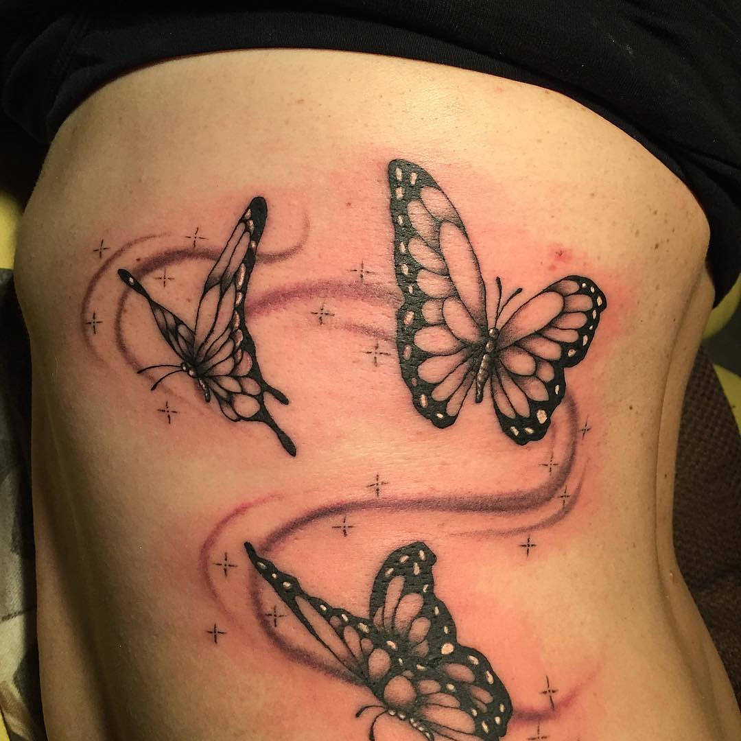 tatuaggio-gruppo-di-farfalle-by-@dino.laura_