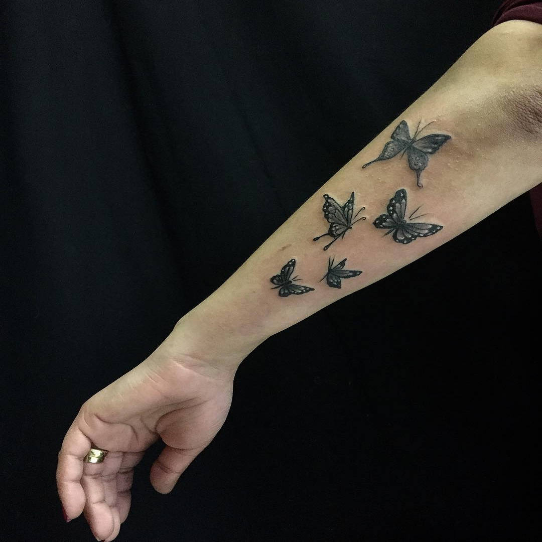 tatuaggio-gruppo-di-farfalle-by-@ivantraccianeratattoo