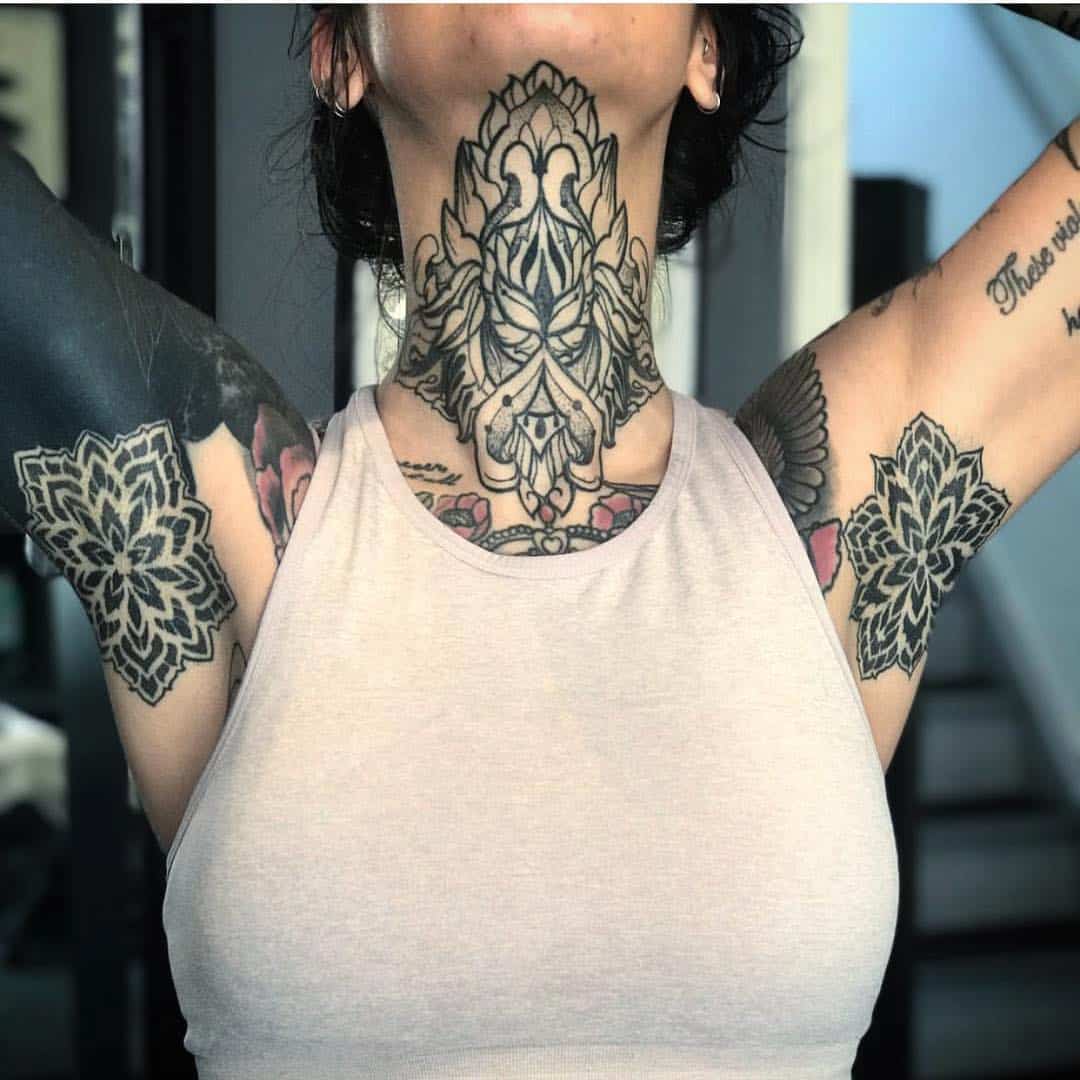 tatuaggio sotto ascella