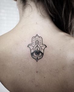 mano di fatima tattoo by @manuel_locantore