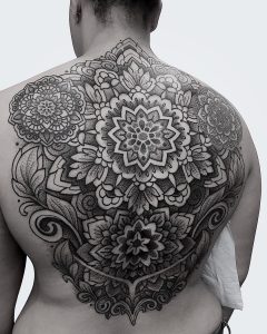 tattoo mandala by @manchetattoo