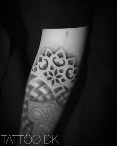 tattoo mandala by @tattoosbypatriciacampos