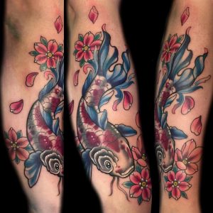 Tattoo carpa koi e fiori di ciliegio