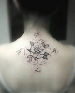 Tattoo rosa dei venti con Rosa by @ara_tattoo_arts