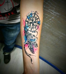 Tattoo rosa dei venti tattoo piuma by @cortesi_francesco