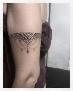 tattoo black lines by @bali_bagustattoo