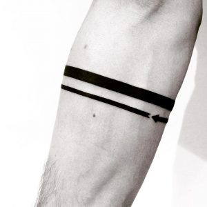 tattoo black lines arrow by @evavanoverbeeke at @inkdistrictamsterdam