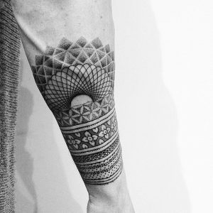 tattoo black lines puntillism by @evavanoverbeeke at @inkdistrictamsterdam