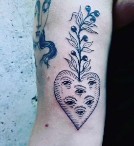 tattoo cuore by @joseph_le_druide
