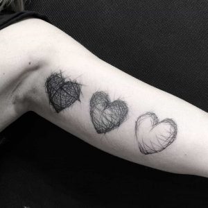 tattoo cuore by @savee_saveetat