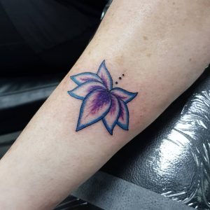 fiore di loto disegno per tatuaggio by @amandajaynetattoos