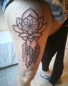 fiore di loto tattoo dreamcatcher by @francesca_minichelli