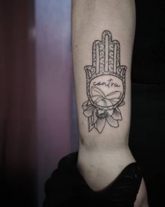 fiore di loto tattoo mano di fatima by @matteozat_tattoo