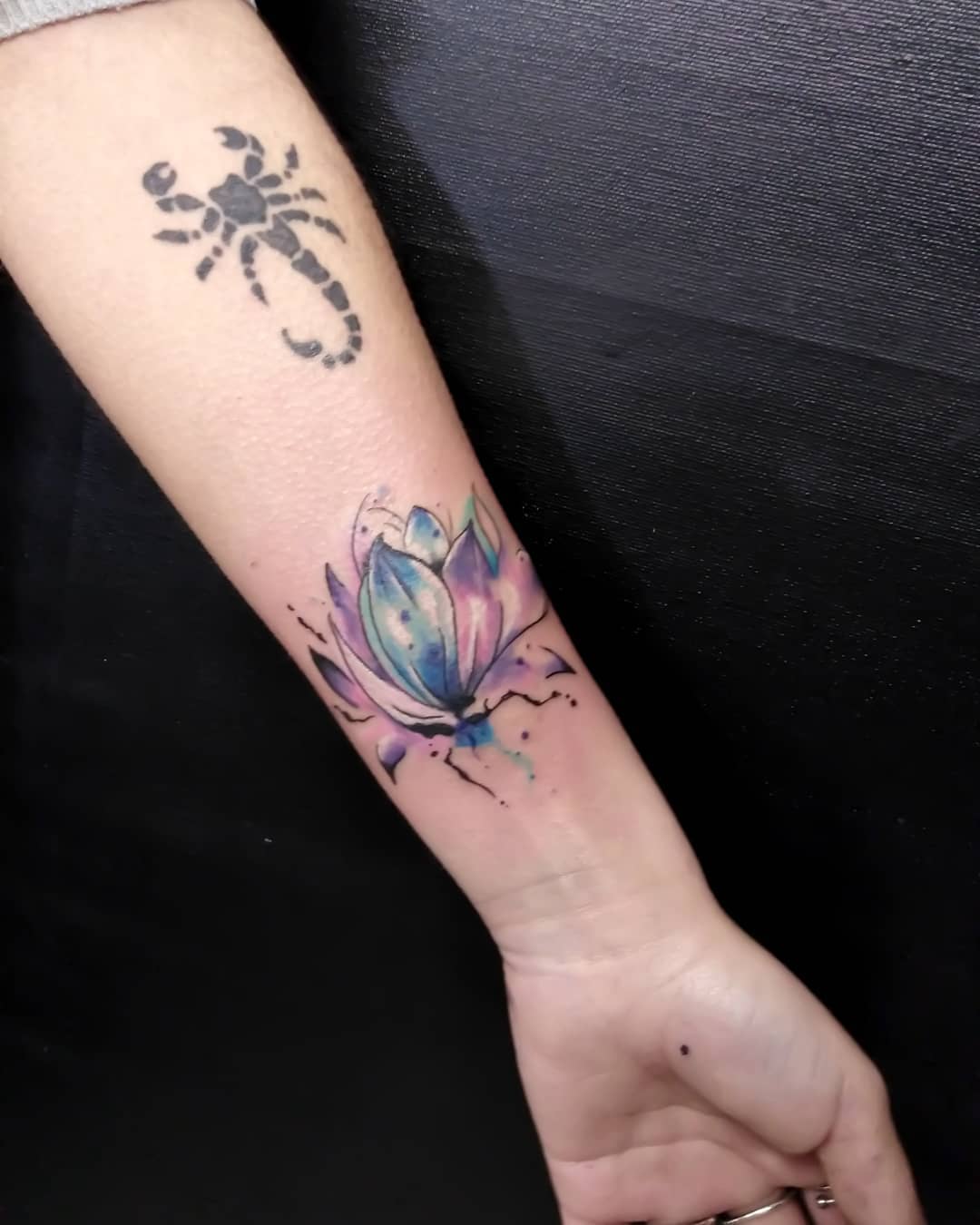 fiore di loto tattoo watercolor by @domenicoperulli tattooer