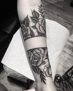 tattoo linee nere braccialletto by @rob.sj_.horan_