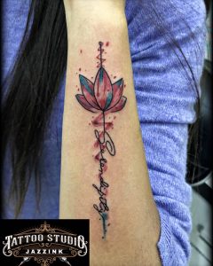 tattoo fiore di loto braccio by @jazzinktattoos