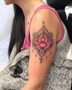 tattoo fiore di loto rosa by @straddles