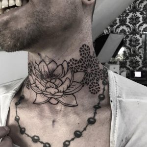 tattoo fiore di loto sul collo by @mona_carb