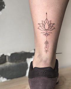 tattoo fiore di loto sulla caviglia by @souljah.d
