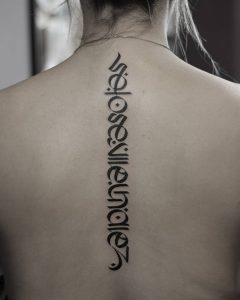 tattoo lettering schiena by @ogoldzak