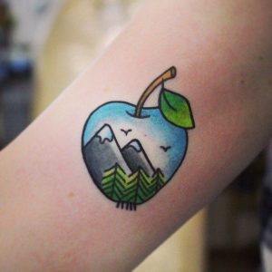 tatuaggio mela montagne by @uniquethingsz