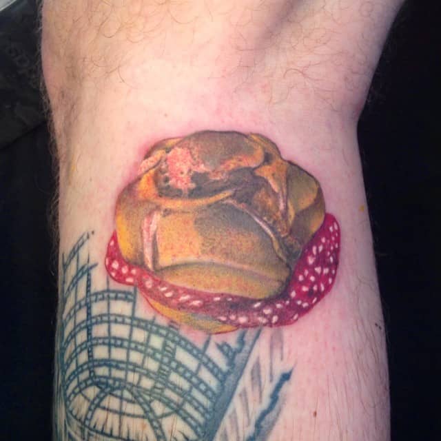 tatuaggio panino salame by @oldanidaniele